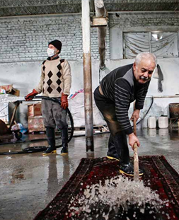 شستشوی سنتی قالی در قالیشویی آزادشهر مشهد  